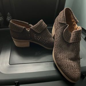 Crown Vintage brown suede boots size 9 good condition